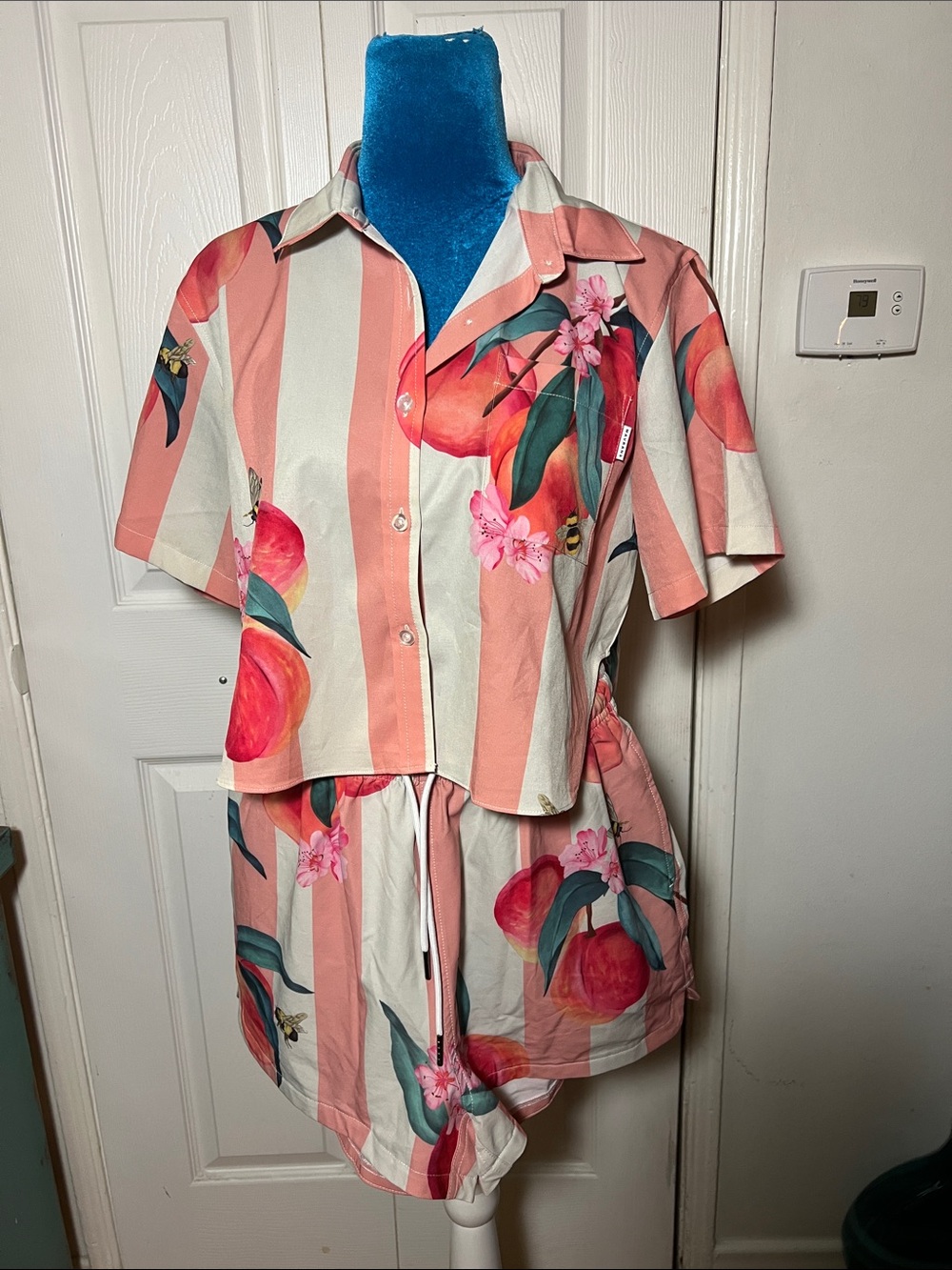 NWOT MAVRANS Resort Wear 2 Piece Set Peaches Women’s Medium